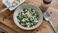 冷凍ほうれん草で鍋いらず：レンジで作るやさしい白和え（豆腐の水切りも時短）