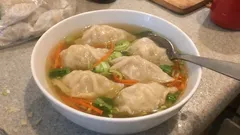 冷凍餃子で手軽に一杯—だし香るさっぱり水餃子スープの作り方